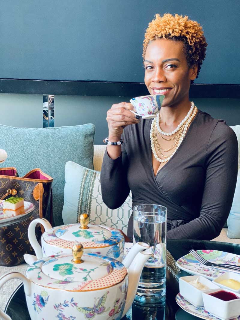 Aishia Grevenberg, öz bakımın gerçekten insan duygularının tüm yelpazesini hissetmek olduğunu söylüyor. (Fotoğraf Regina Toney'nin izniyle)