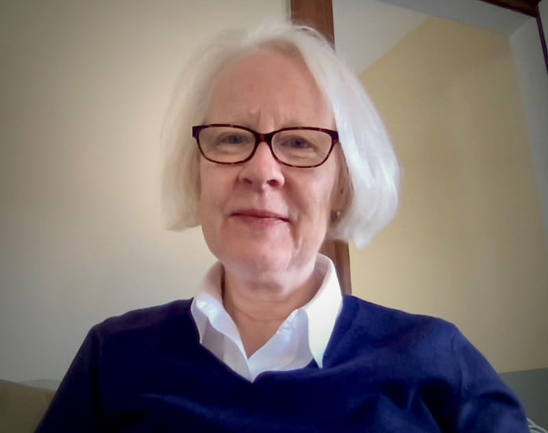 Marcia Trenholm, Massachusetts Üniversitesi Boston Emeklilik Eylem Merkezi'nde ve yerel bir yaşlılar merkezinde gönüllü olarak çalışmaktadır. (Fotoğraf Marcia Trenholm'un izniyle)