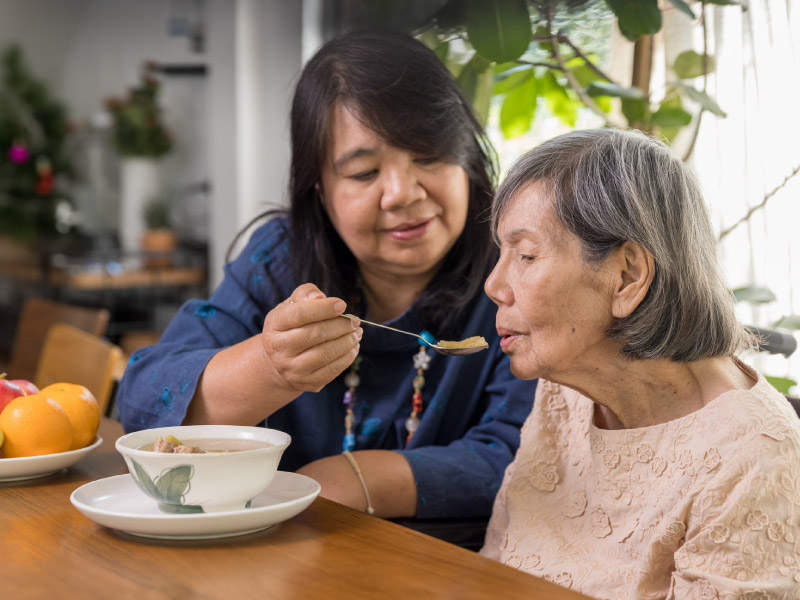 Demanslı sevdiklerinize bakım vermenin riskleri ve ödülleri